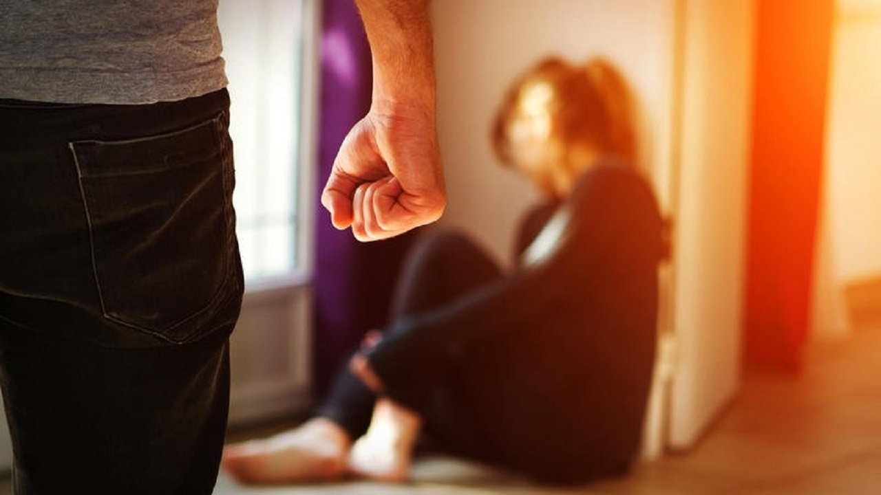 رجل يحجز زوجته 4 سنوات مدعيًا وفاتها للاستيلاء على ميراثها!