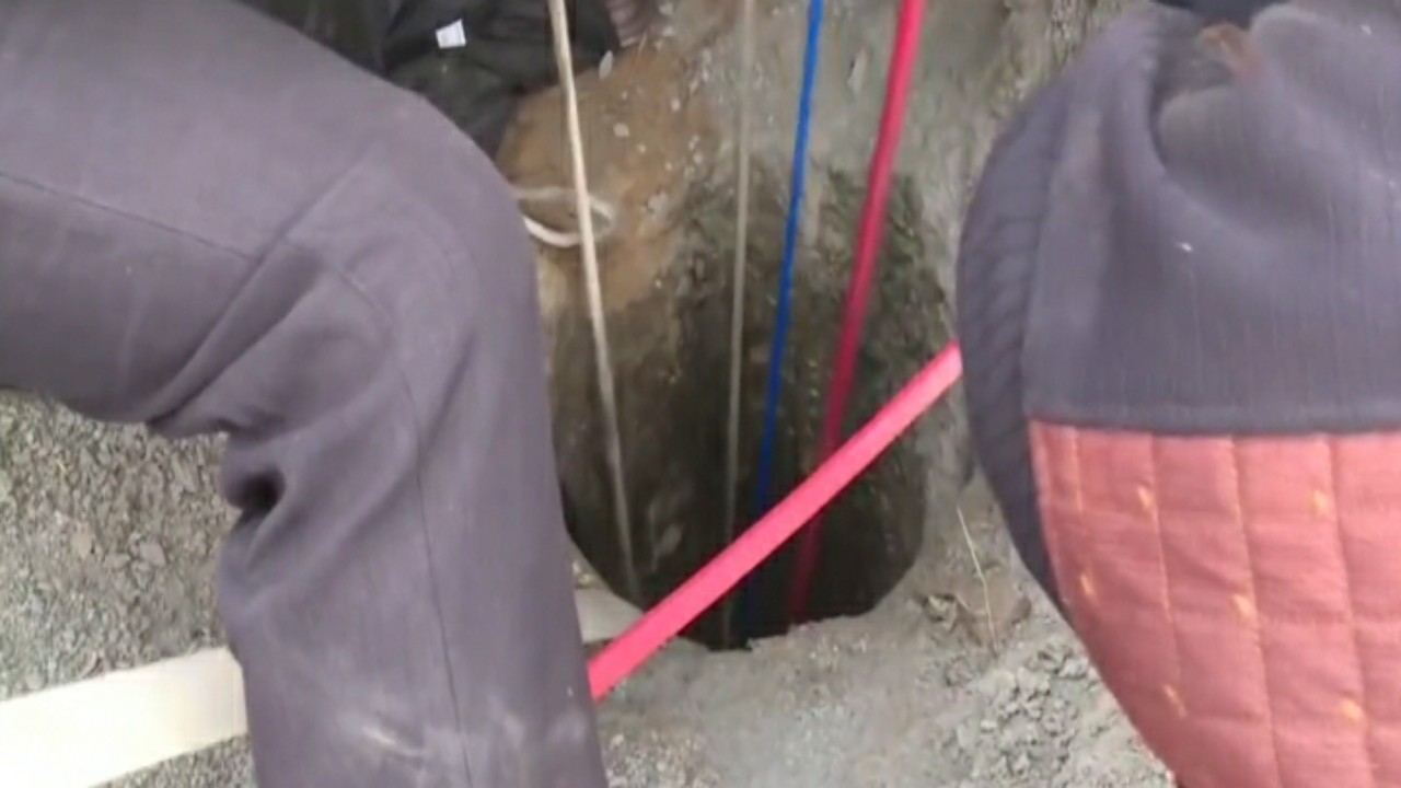 بالفيديو.. إخراج طفل من بئر يبلغ طوله 90 متر في الصين