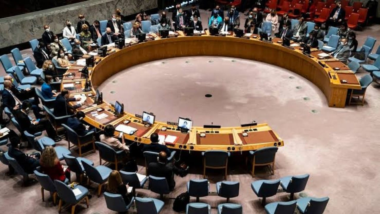 مجلس الأمن يفرض حظرا على توريد السلاح لميليشيات الحوثي