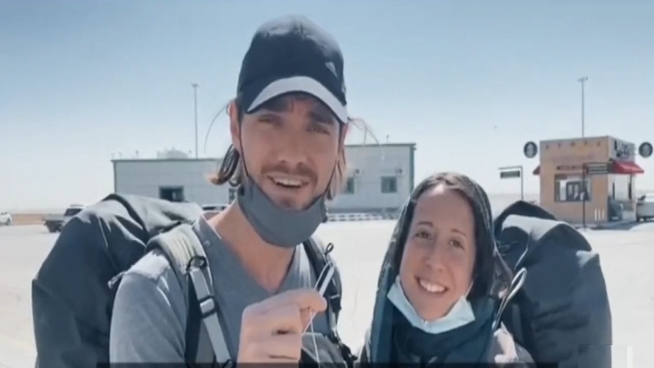 بالفيديو.. ‏فرنسي وزوجته يصلان المملكة بعد زيارة 25 دولة
