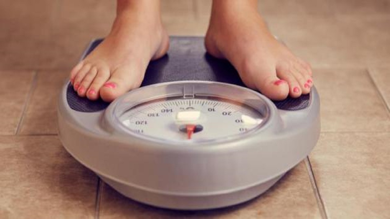 خبيرة تغذية تكشف سبب زيادة الوزن بسرعة