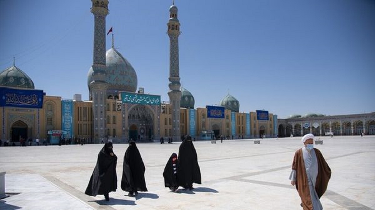 صورة..شاحنة تقتحم مسجدًا في إيران