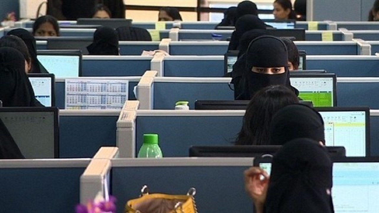 منشأة بجازان تفصل 5 من موظفاتها السعوديات وتعين أجنبية