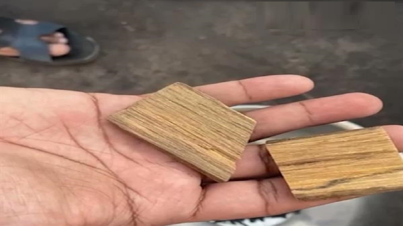 الإطاحة بوافدين تخصصوا في تحويل نشارة الأخشاب إلى “عود طبيعي” بالرياض