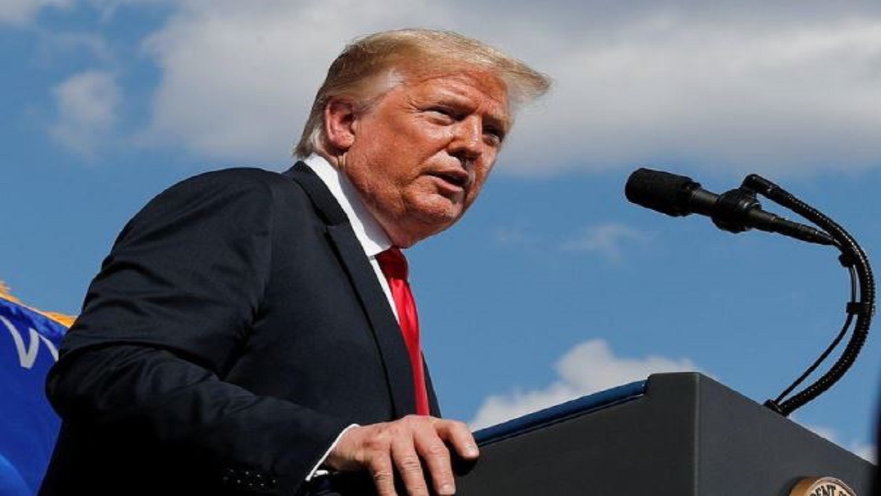 ترامب : بوتين يعزف على بايدن مثل “الطبل”