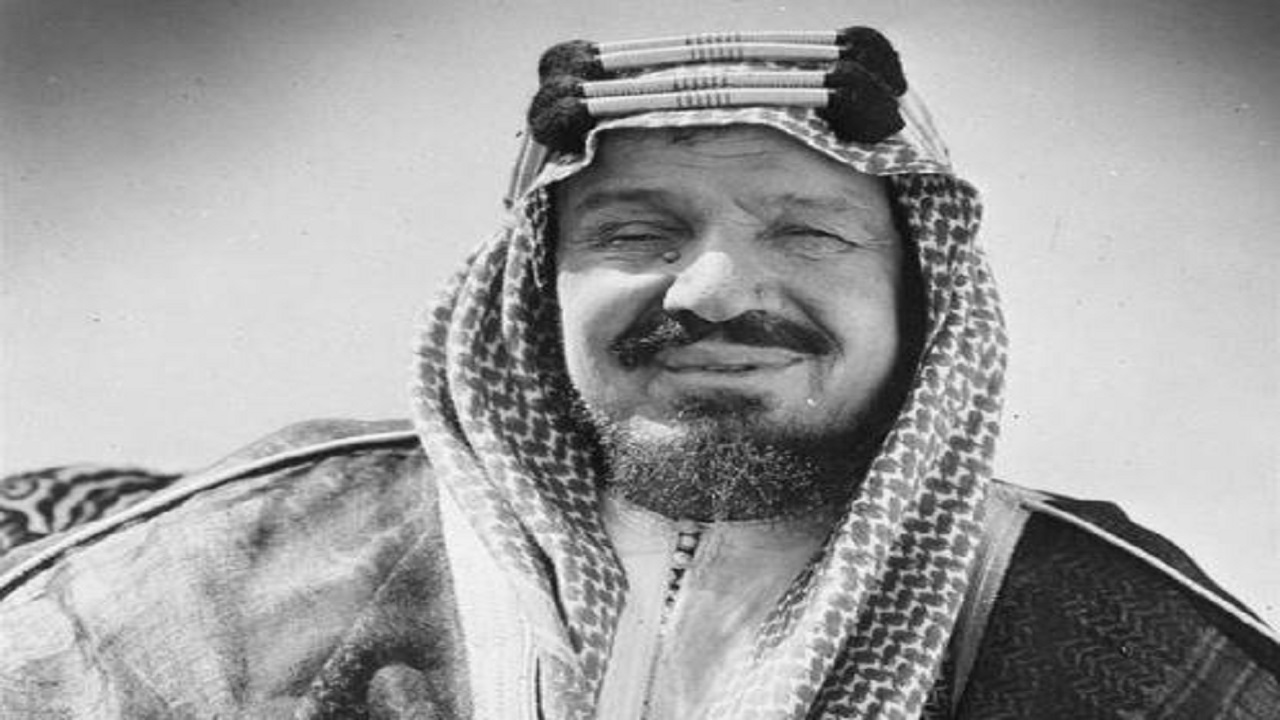 فيديو..رد فعل الملك عبد العزيز بعدما اقترح مستشاريه تسريح نصف موظفي الدولة