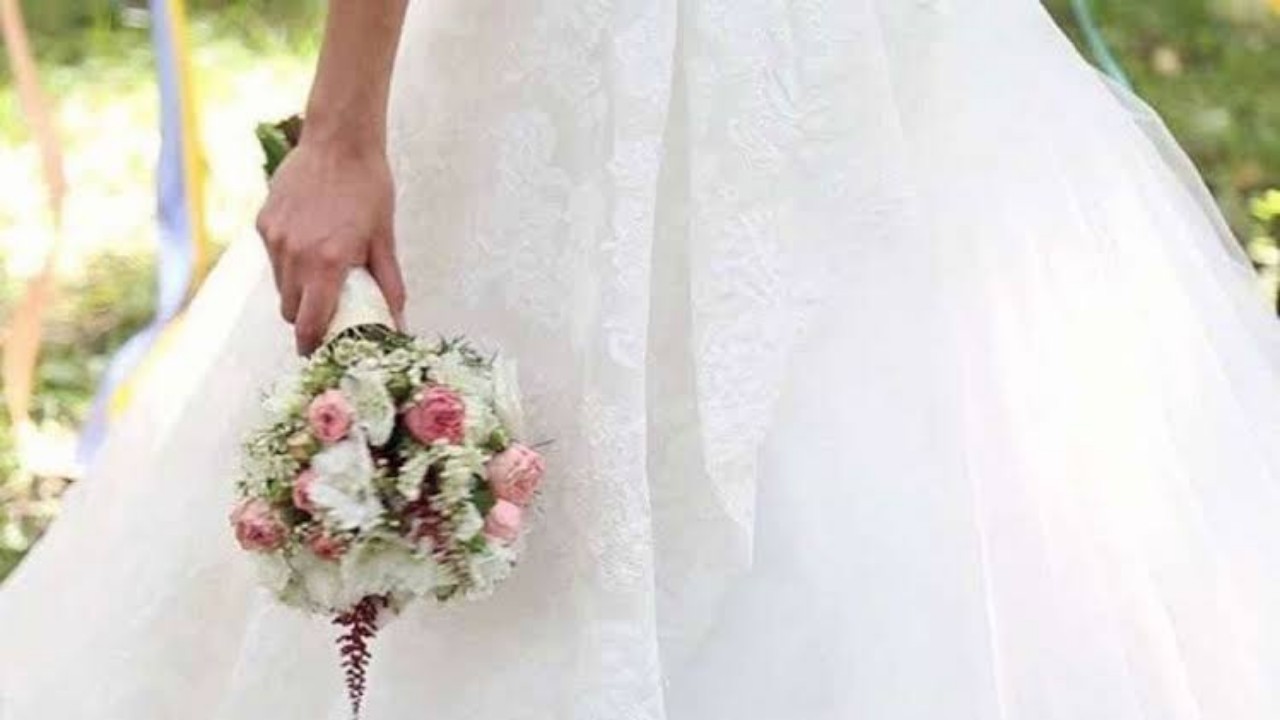 عروس تمنع شقيقة زوجها من حضور الزفاف بسبب الفستان