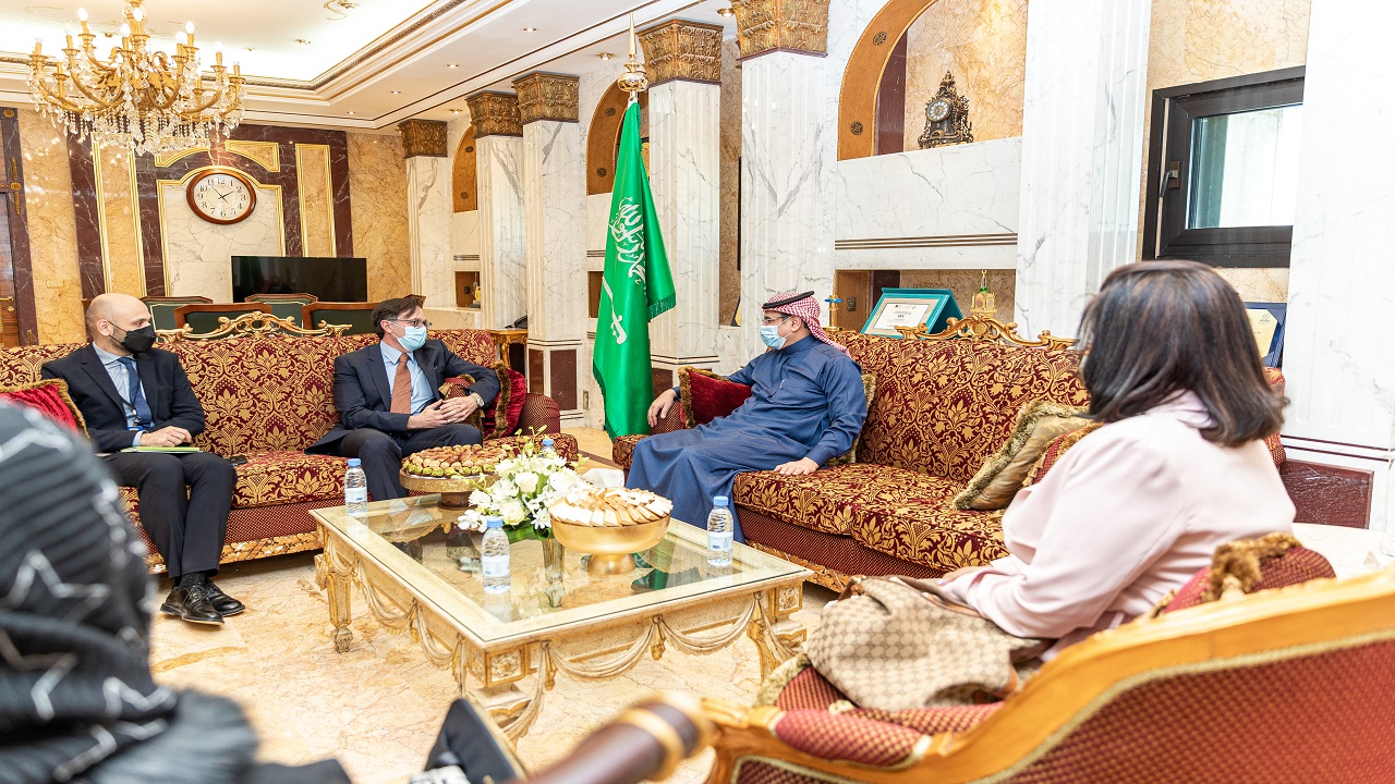 الرئيس التنفيذي لهيئة الإذاعة والتلفزيون يلتقي بنائب رئيس بعثة سفارة الولايات المتحدة الأمريكية