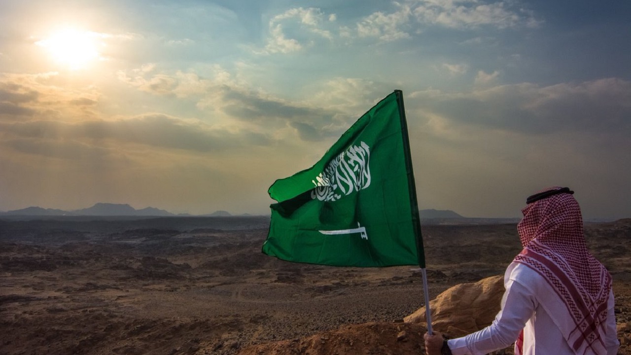بالفيديو.. قصة العلم السعودي والمراحل التي مر بها عبر العصور