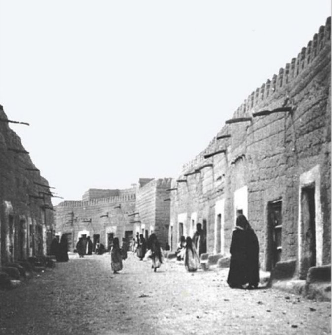 سوق برزان وسط مدينة حائل قبل أكثر من 100 سنة