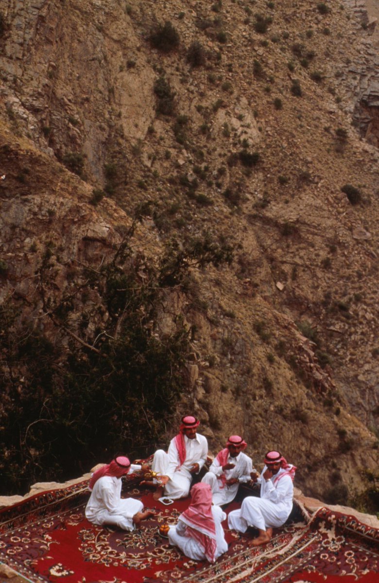 مجموعة من الرجال بالسودة عام 1417 هـ