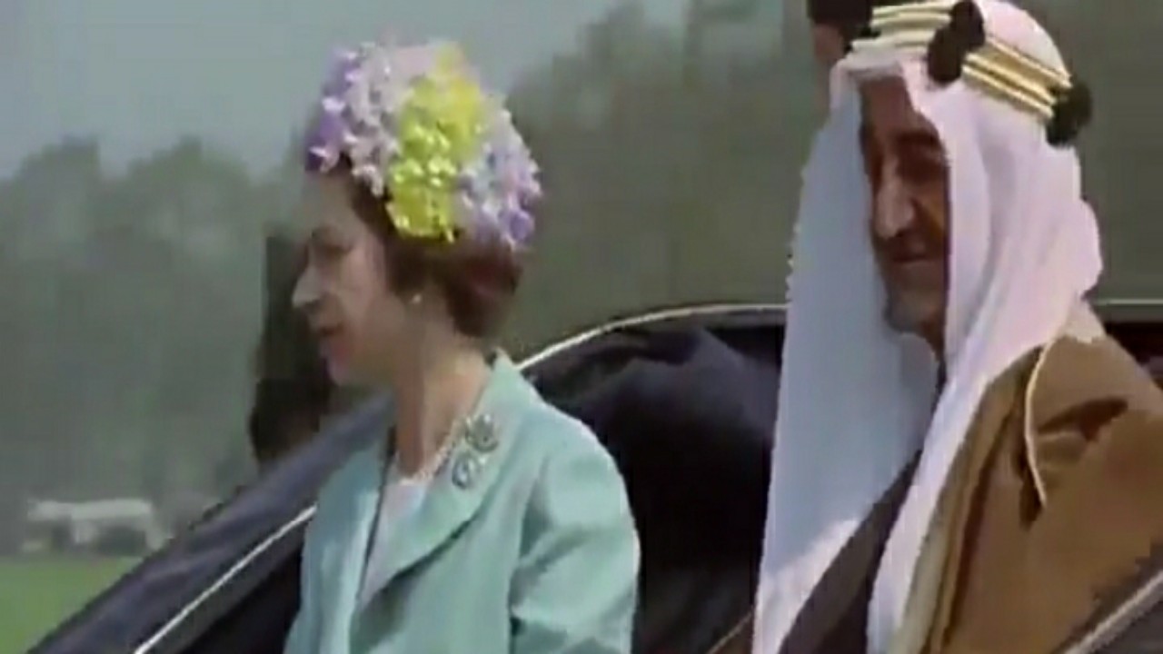 بالفيديو.. استقبال تاريخي للملك فيصل من قبل الملكة إليزابيث عام 1967م