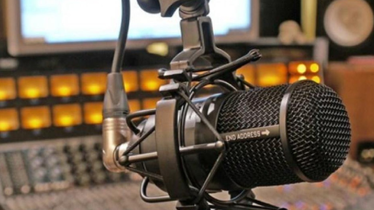 بالفيديو.. حقائق تاريخية عن بداية تأسيس الإذاعات الخليجية