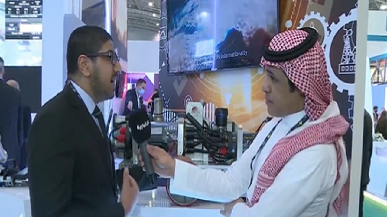 بالفيديو.. &#8220;روبوت&#8221; سعودي يفحص سماكة خزان البترول أثناء التشغيل دون تدخل بشري