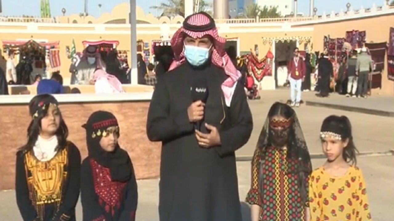 بالفيديو.. أطفال يحتفلون بيوم التأسيس بارتدائهم الزي التاريخي