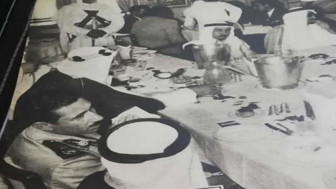 صورة تاريخية للملك سعود بجانب المشير عبدالحكيم عامر
