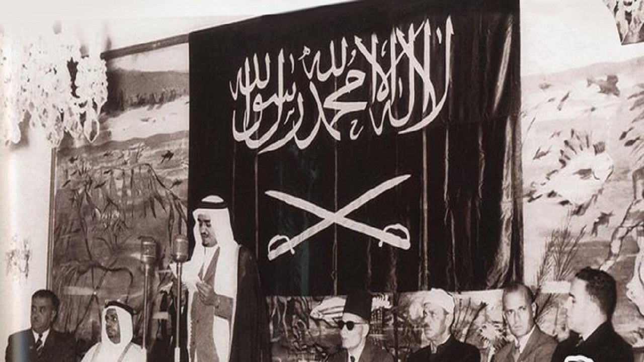 صورة نادرة للملك فهد والأديب المصري طه حسين في جدة
