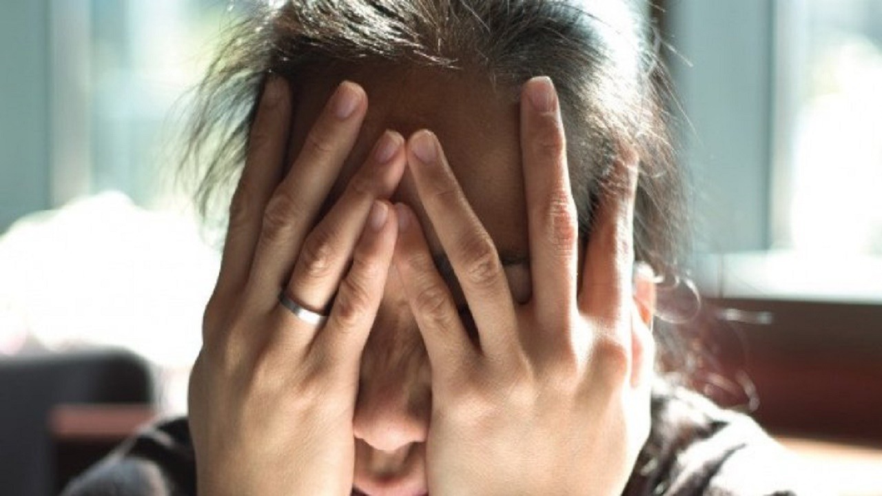 طفلة تكشف خيانة والدها لأمها