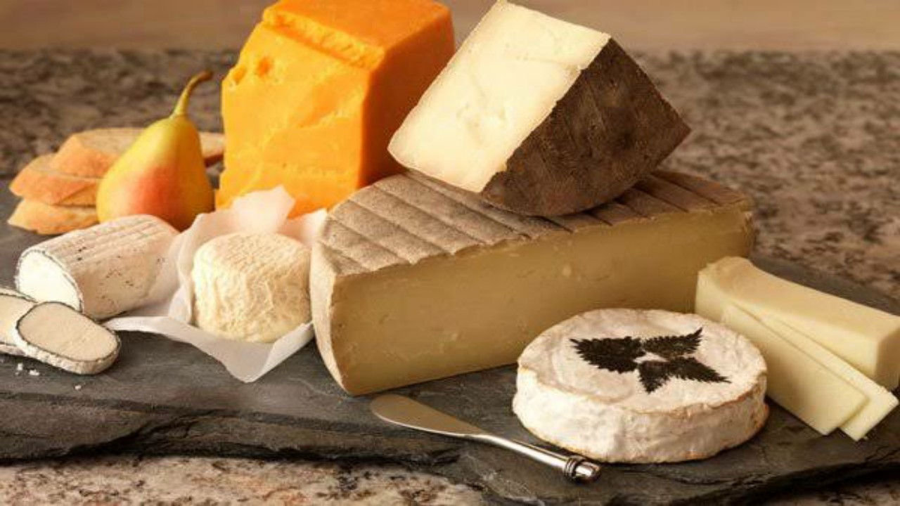 أبرز فوائد تناول الجبنة يوميًا