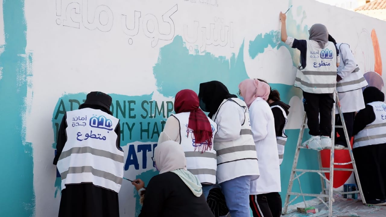 أمانة جدة تنفذ مبادرة رسم جداريات ممشى الرحاب بمشاركة الطلاب