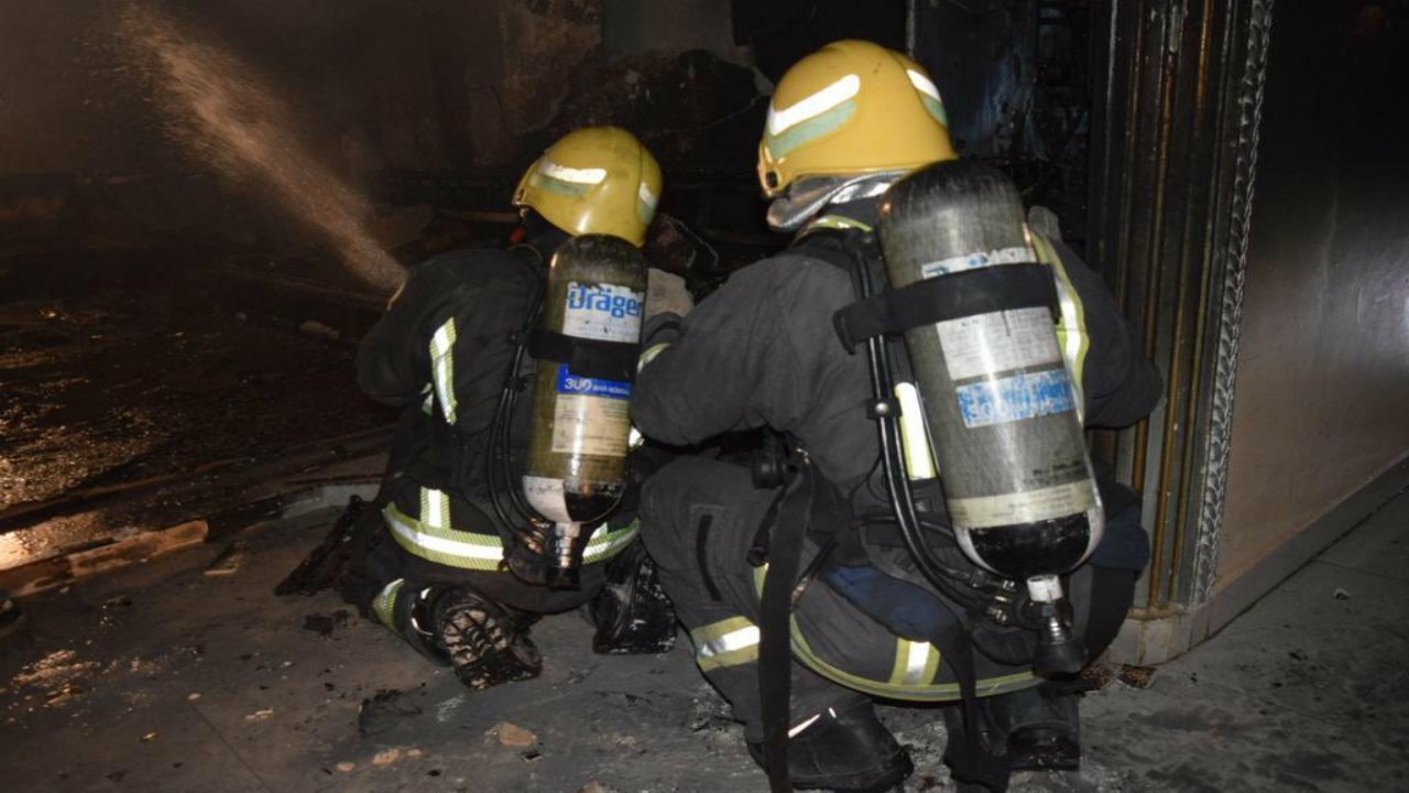 احتجاز 3 نساء وطفلين إثر إندلاع حريق بمنزل في الرياض