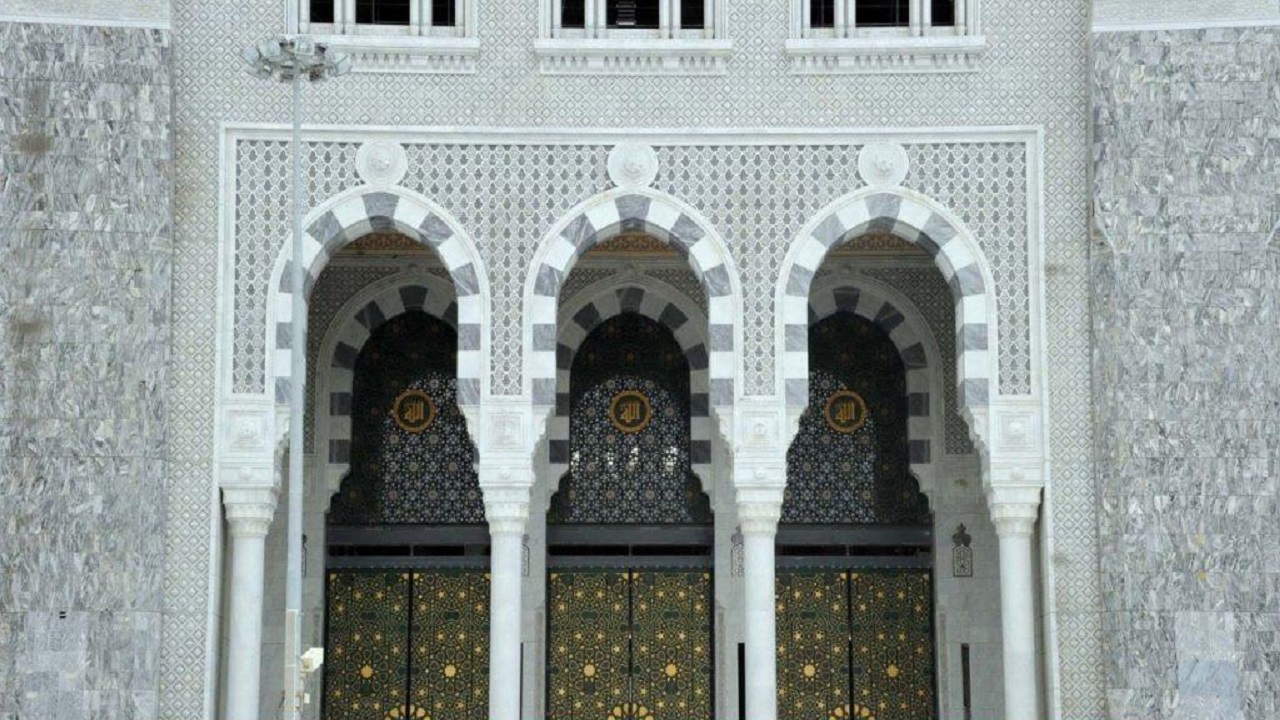 تثبيت باركود على لوحات أبواب المسجد الحرام لمعرفة أبرز ما يخصها ومسمياتها