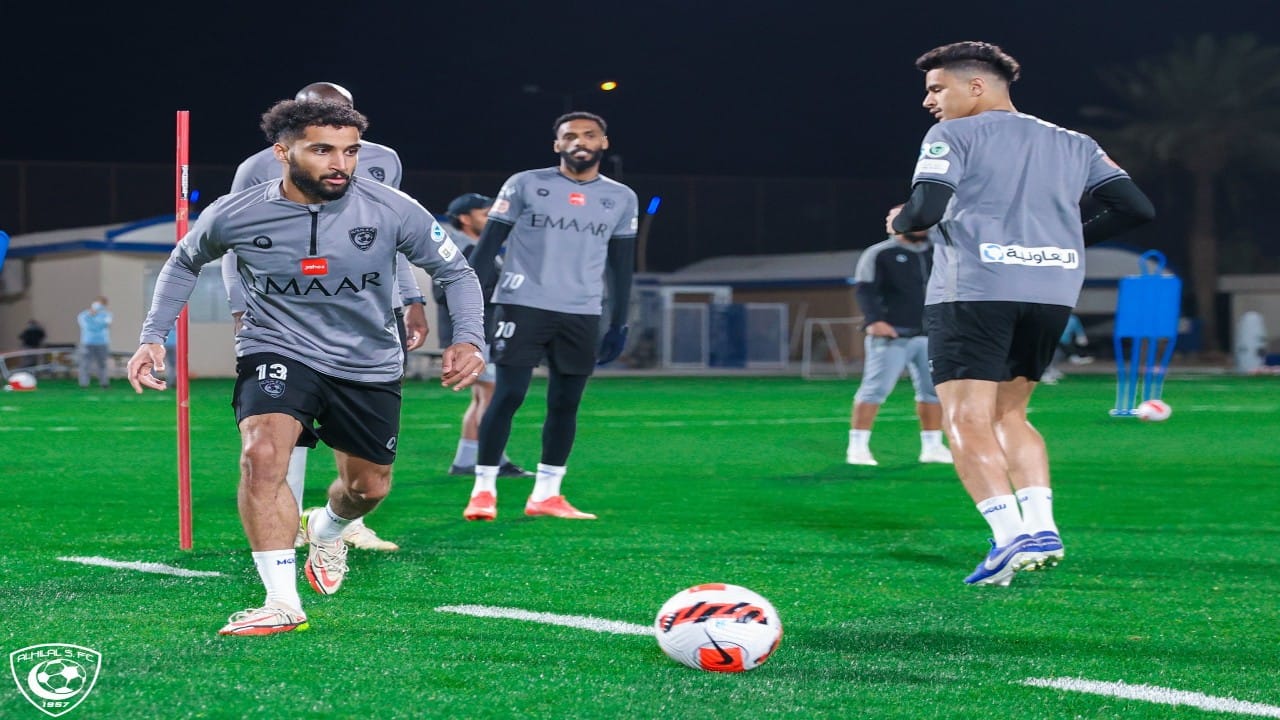 بالصور.. الهلال يؤدي مرانه الرئيسي استعدادا لمواجهة الحزم 