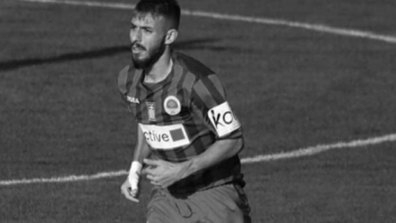 وفاة لاعب يوناني داخل أرضية الملعب في ظل غياب الإسعاف