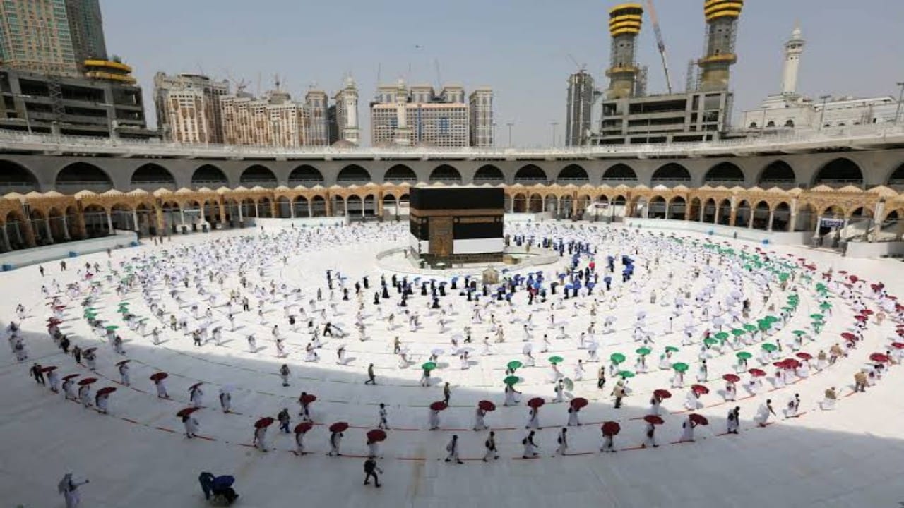  إلغاء تصاريح الصلاة في المسجد الحرام وزيارة النبي ويكتفى بحالة التحصين في &#8220;توكلنا⁩&#8221;