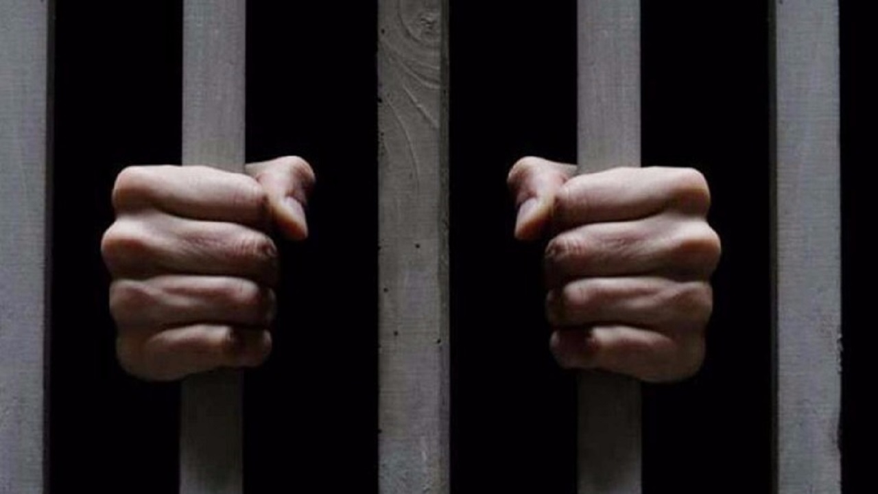 سجن ممرضة زورت شهادة تطعيم وافد رافض للقاح بالكويت