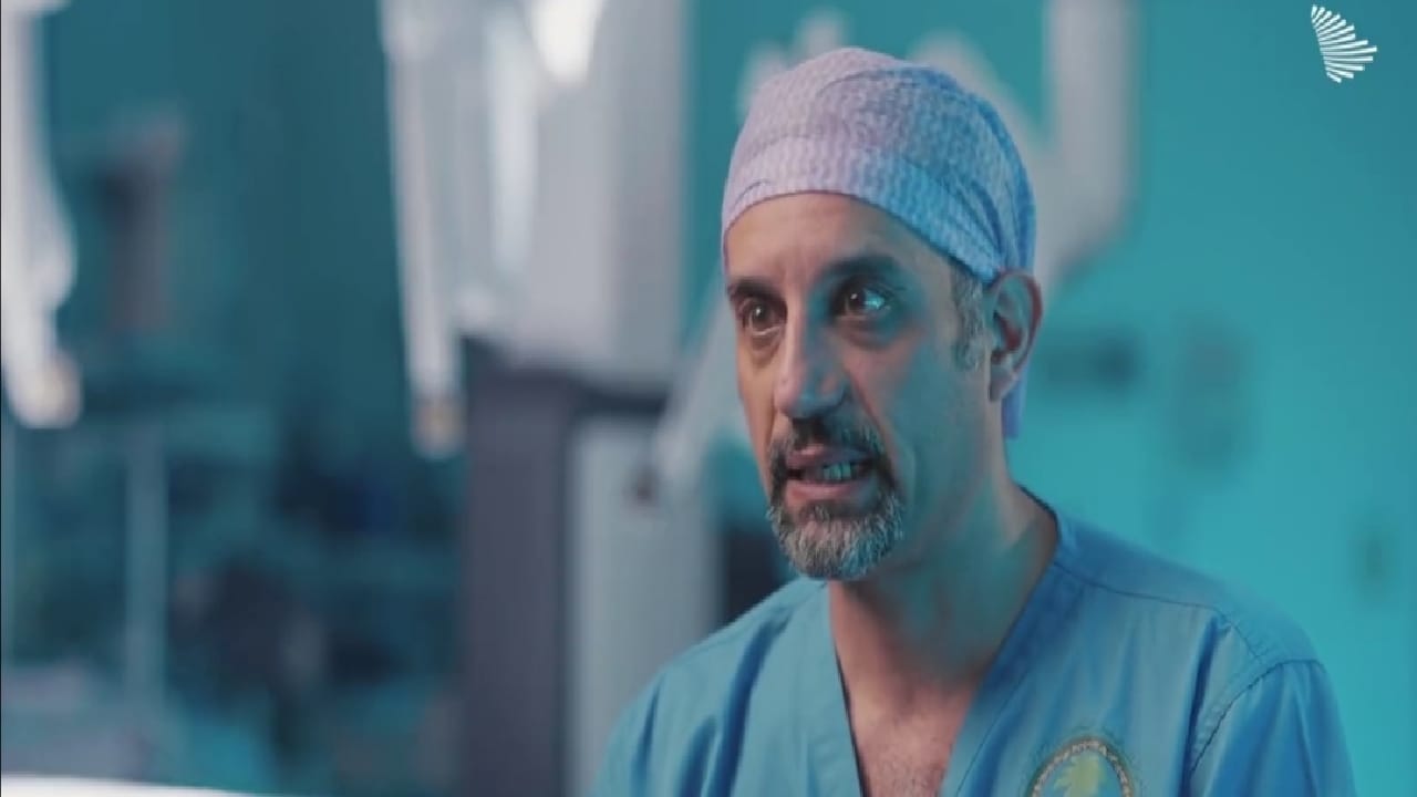 بالفيديو.. &#8220;فراس خليل&#8221; يتحدث عن إجراء ٢٠٠ عملية قلب مفتوح بواسطة الروبوت &#8220;دافنشي&#8221;