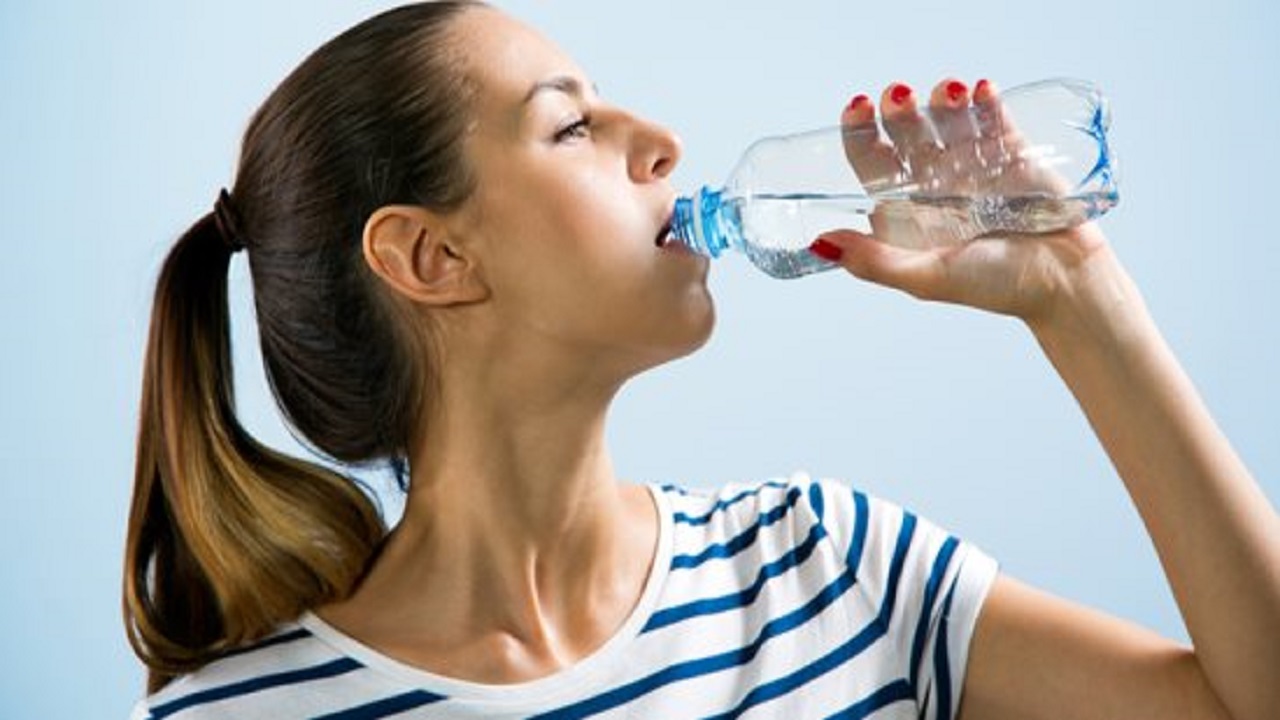 تسبب الربو.. دراسة تحذر من مخاطر استخدام زجاجات المياه البلاستيك