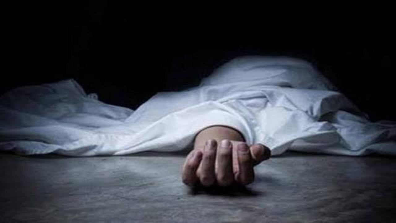 شخص يقتل آخر بطريقة مروعة داخل مسجد