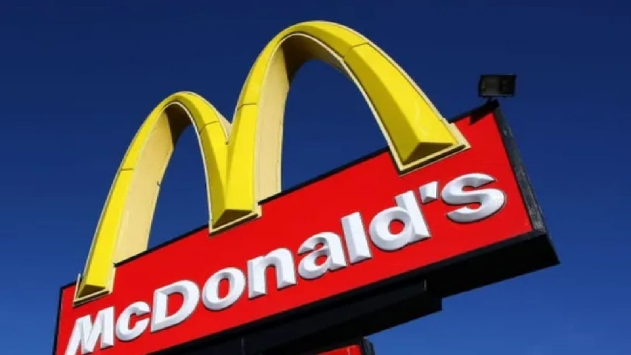 ماكدونالدز تغلق ٨٥٠ مطعماً لها في روسيا