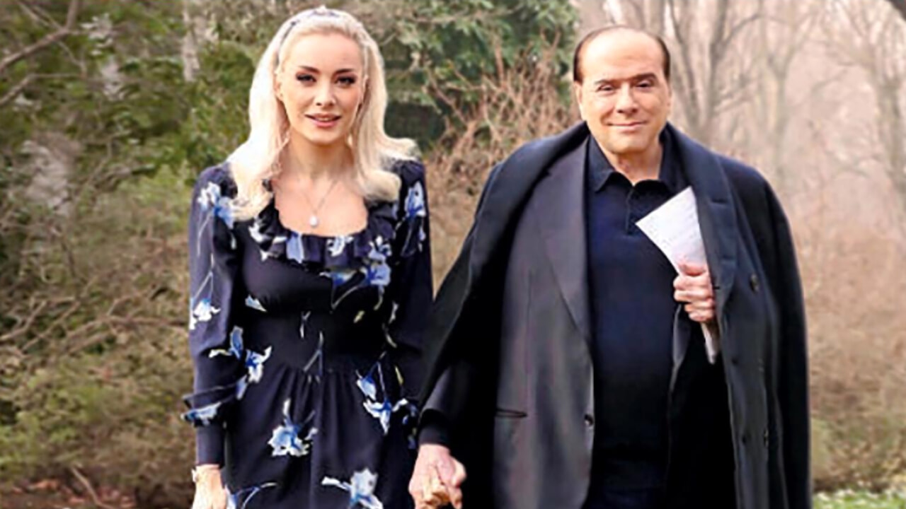 رئيس الحكومة الإيطالية السابق يتزوج فتاة تصغره بـ53 عاما