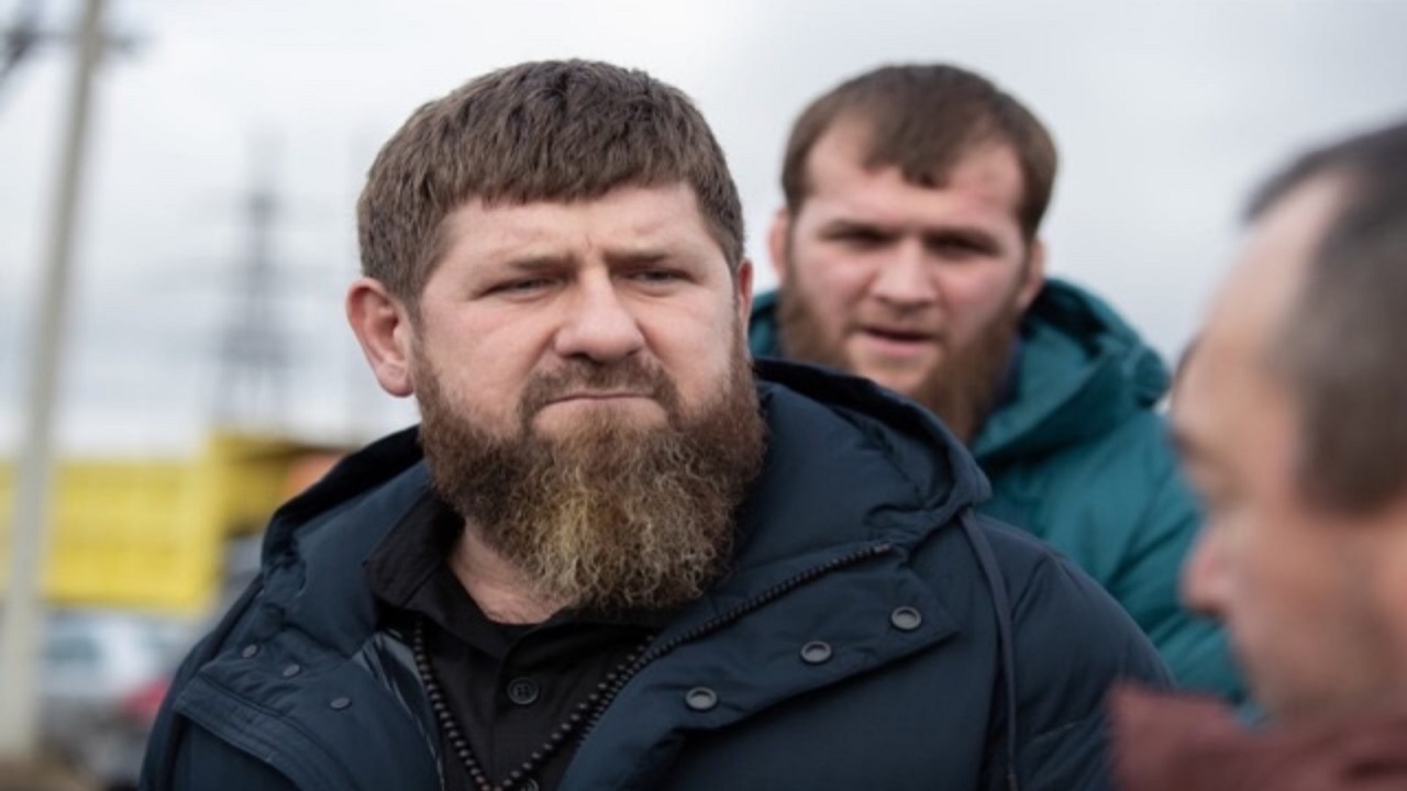 رئيس الشيشان يستحوذ على سيارة جنرال أوكراني