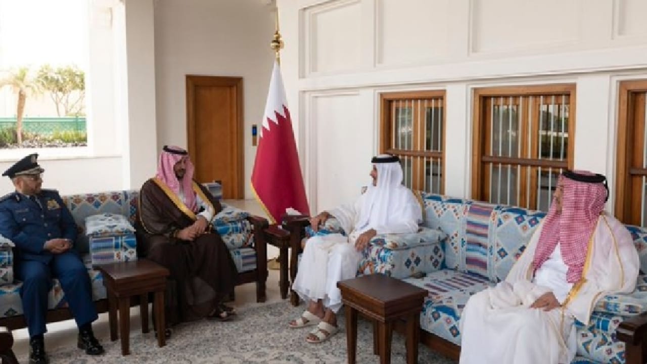 الأمير خالد بن سلمان يلتقي أمير قطر لبحث التعاون الدفاعي المشترك