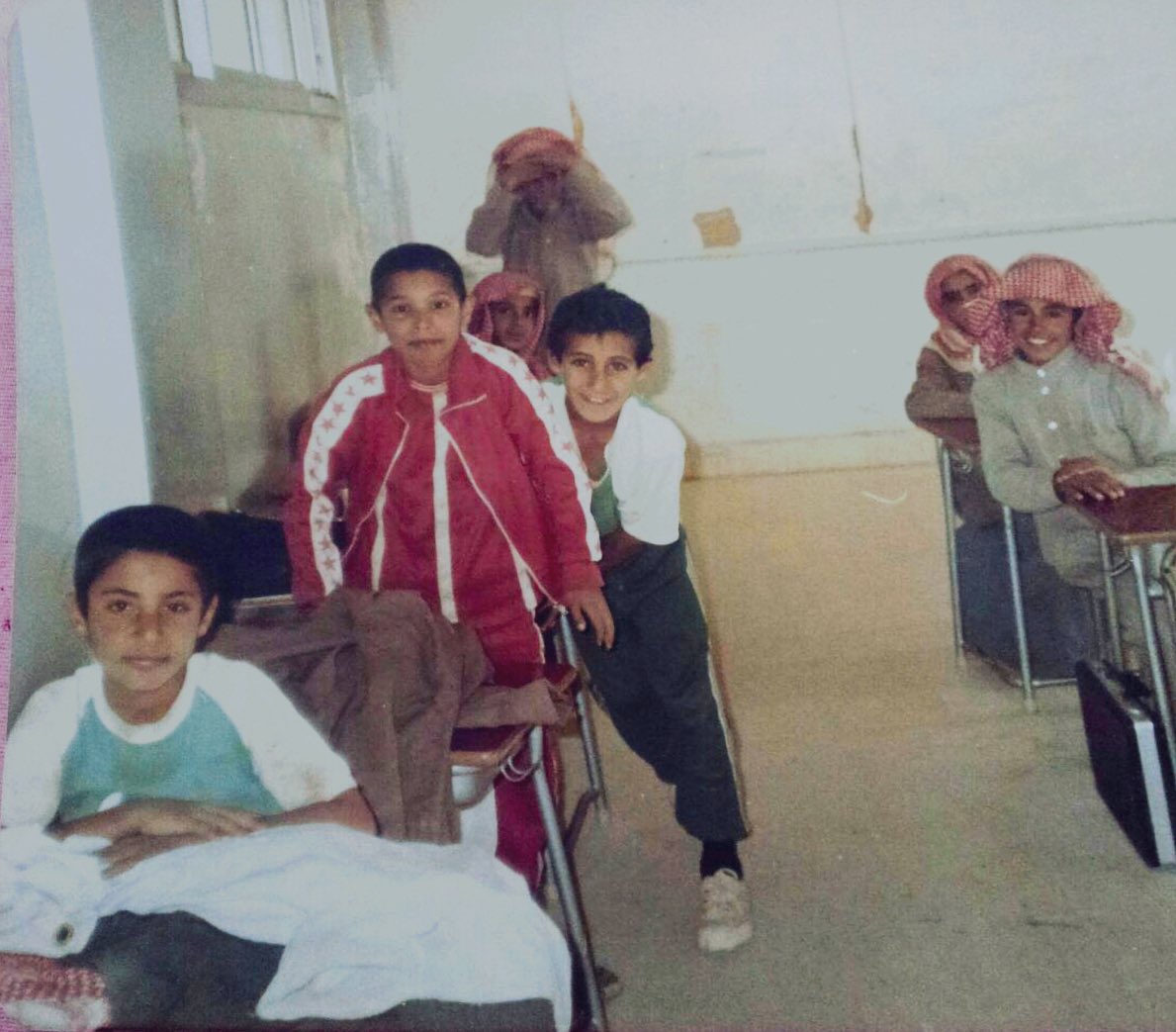 لقطة لتلاميذ من مدرسة بمنطقة عسير قبل 40 عام