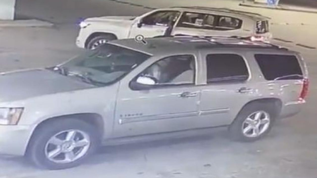 شاهد.. شخص يسرق سيارة جيب لاندكروزر بحيلة ماكرة في الرياض