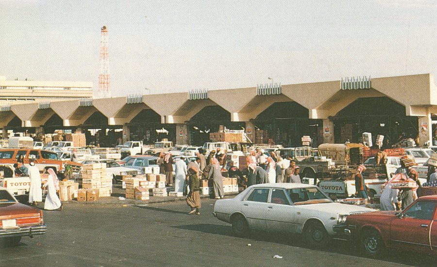 أحد الأسواق قديما بعد صلاة الجمعة