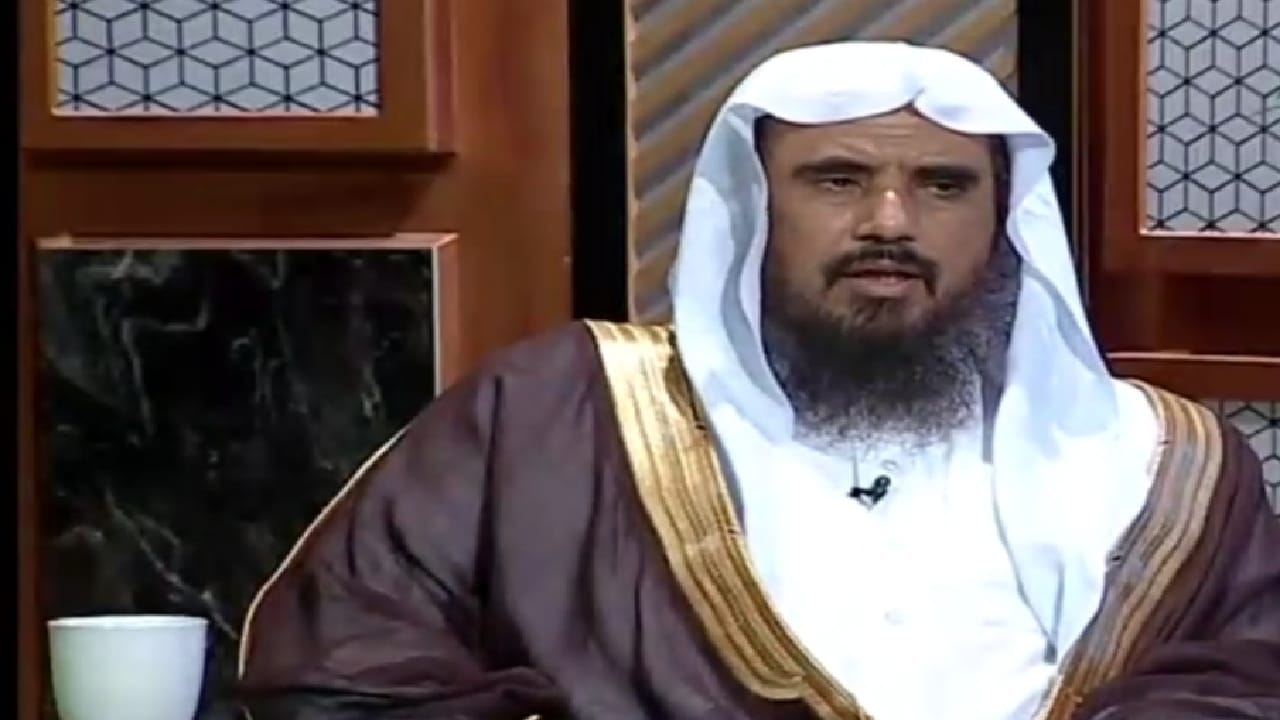 بالفيديو.. الخثلان يوضح حكم من جاءه مال بسبب خطأ في النظام