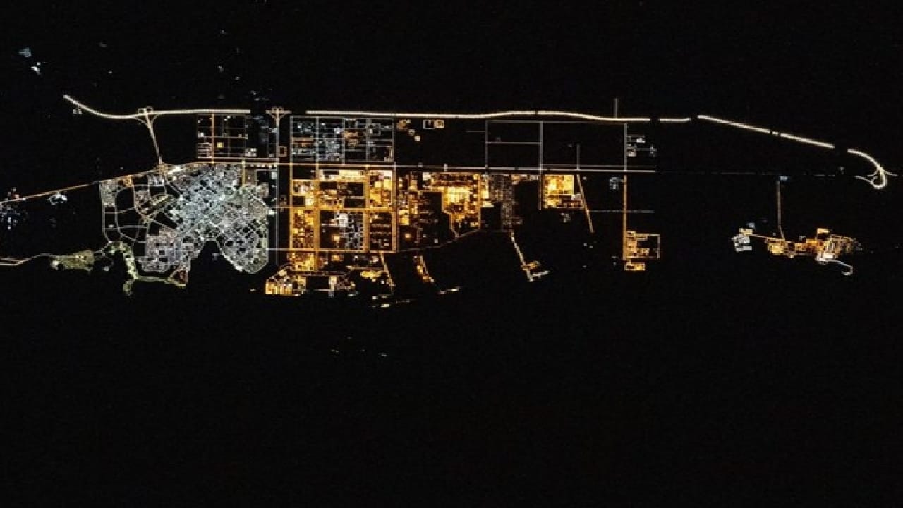 وكالة ناسا تلتقط صورة رائعة لمدينة ينبع الصناعية غرب المملكة