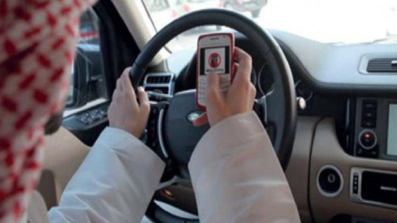 “الأمن العام” يحذر من استخدام الهاتف أثناء القيادة