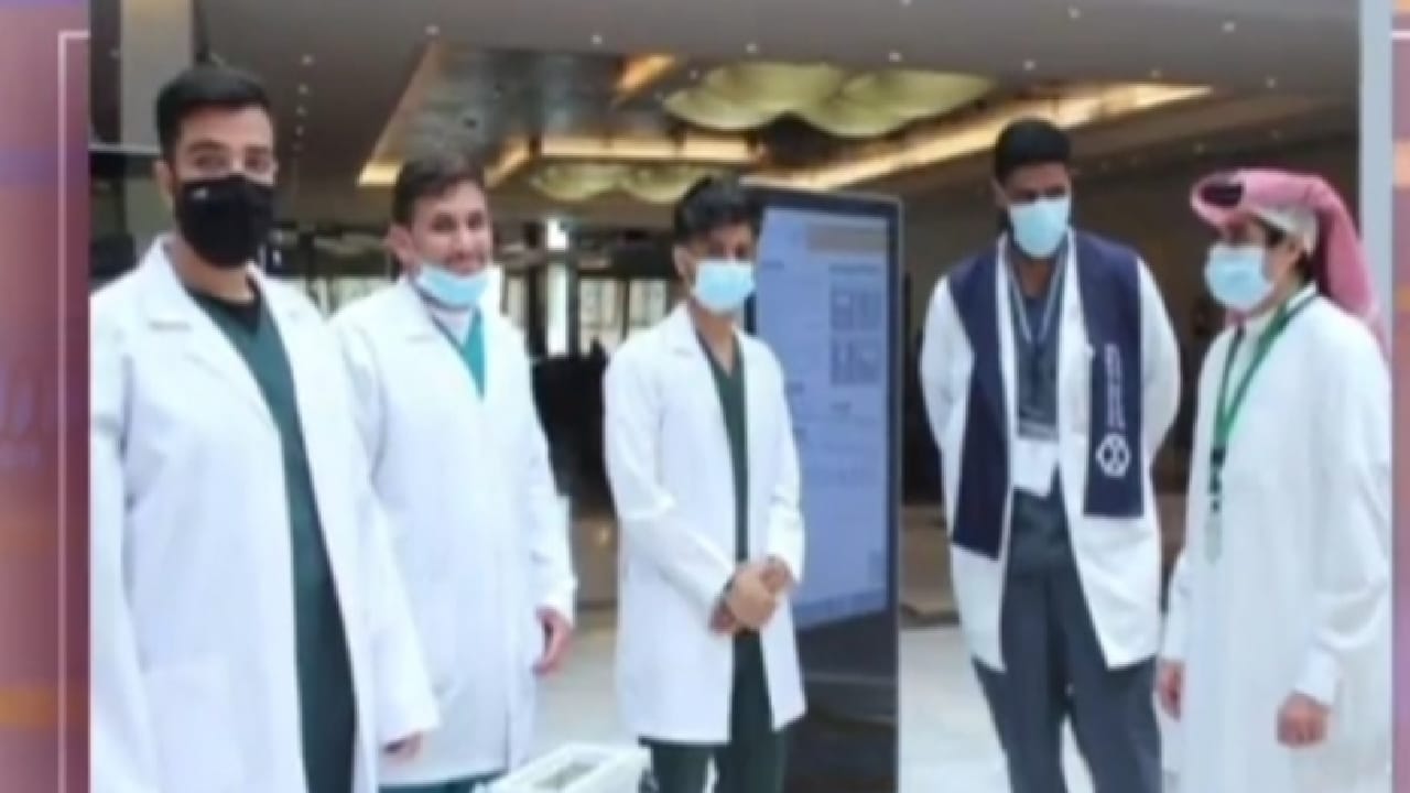شاهد.. فريق سعودي ينجح في ابتكار  جهاز طبي لتشخيص عدة أمراض