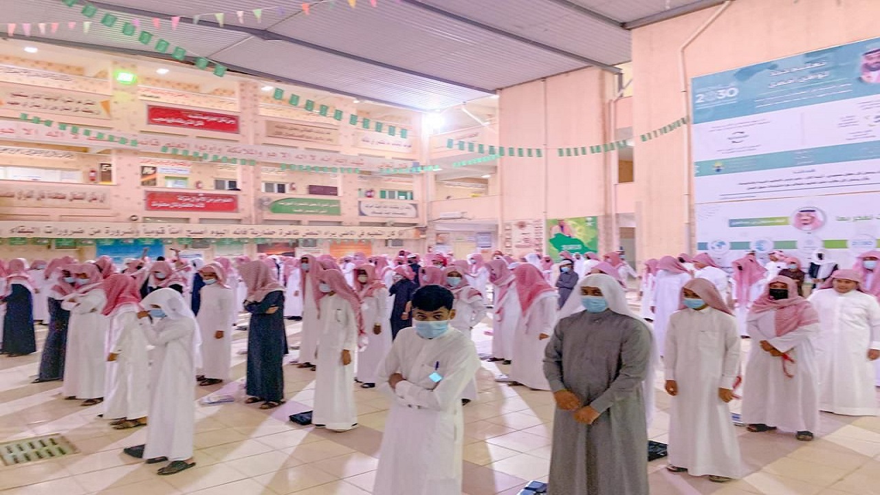 محافظ العرضيات يحضر مع طلاب المحافظة العودة الحضورية الكاملة