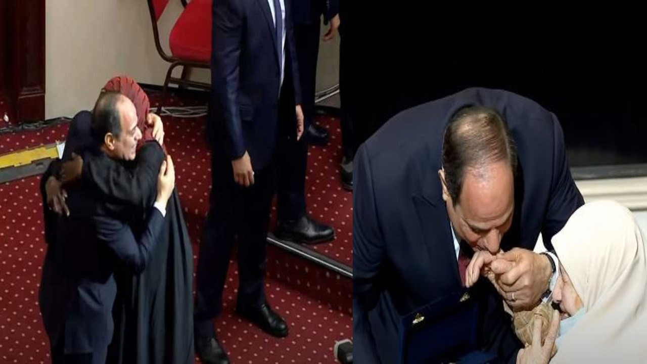 صور.. الرئيس المصري يقبل يد الأمهات المثاليات على الهواء
