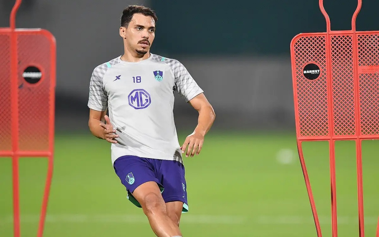 تطور جديد بشأن إصابة محترف الأهلي