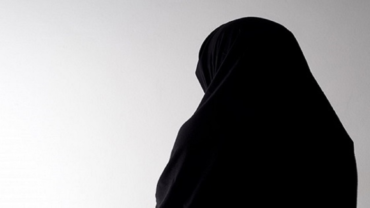 امرأة تهدد زوجها بالخروج “عارية” حال عدم تطليقها