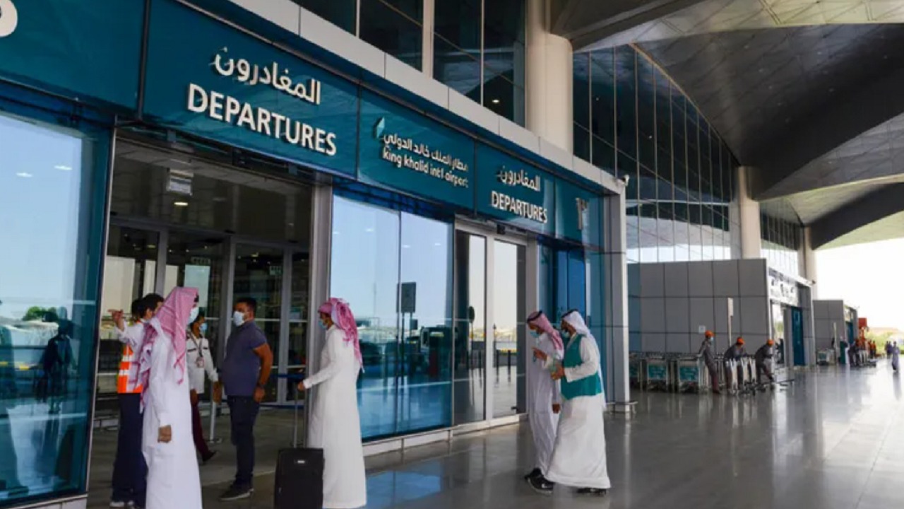 الخطوط السعودية توضح مدى إمكانية السفر داخلياً بجواز منتهي الصلاحية