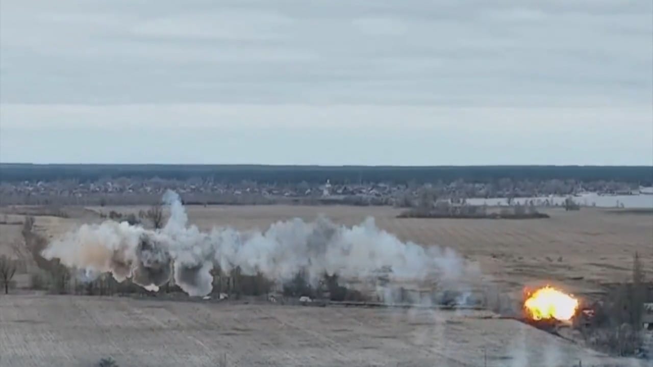 ‏بالفيديو.. الجيش الأوكراني يُسقط مروحية روسية